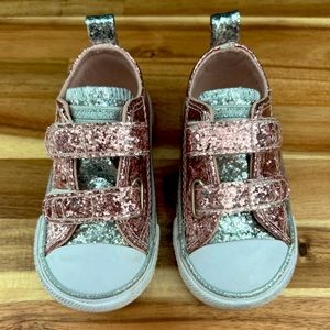 Converse Chuck Taylor All Star 2V Glitter Sneaker (Toddler)